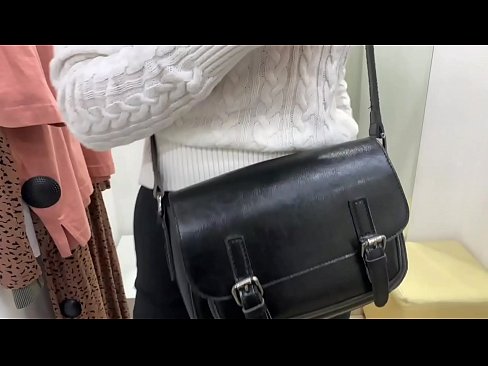 ❤️ Masturbarea în public a tinerei târfe FeralBerry cu un dildo în cabina de probă at ro.eggporncomics.ru ❌